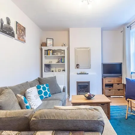 Modern & Cozy 1Bdr Apt Wexcellent Travel Links